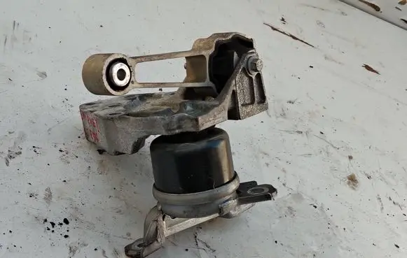 Land Rover Evoque I Gearbox mounting bracket 