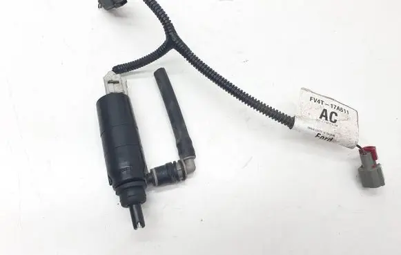 Ford Kuga II Windscreen/windshield washer pump 