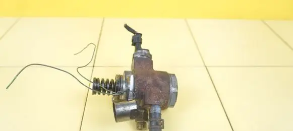 Volkswagen Golf VI Fuel injection high pressure pump CAV