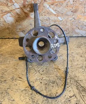 Mercedes-Benz B W245 Front wheel hub 690394 6903