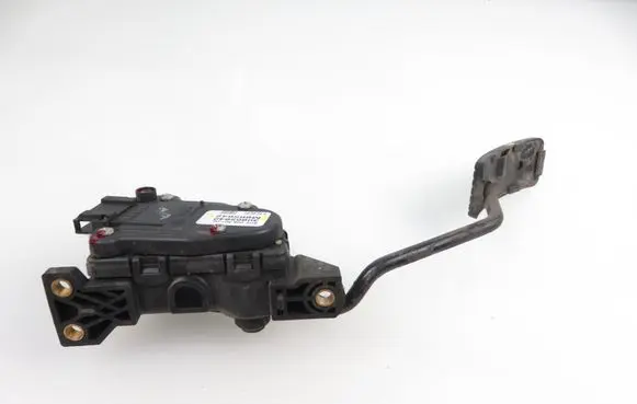 Mitsubishi Space Star Accelerator throttle pedal M865642 30865642 6PV00830100