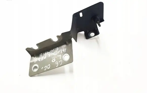 Citroen C6 Fender mounting bracket