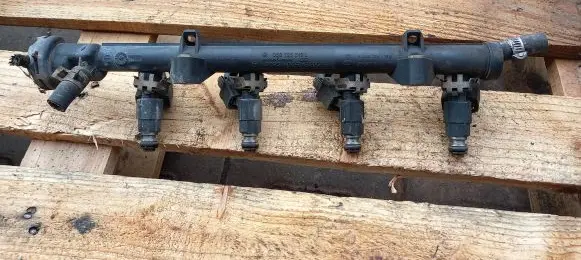 Seat Ibiza II (6k) Fuel injector supply line/pipe 