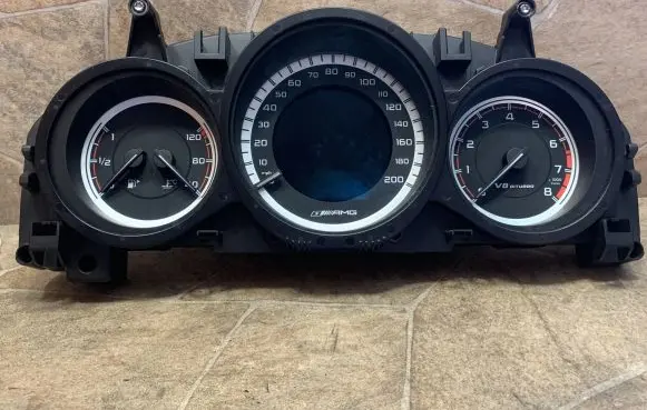 Mercedes-Benz E AMG W212 Speedometer (instrument cluster) 2189020901