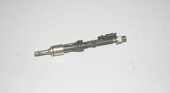 BMW X1 E84 Fuel injector 7639994 13647639994