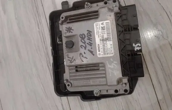 Peugeot 208 Engine control unit/module ECU 9677529580