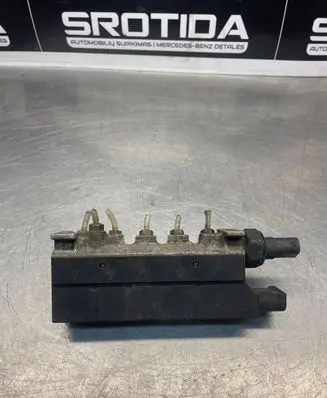 Mercedes-Benz S W220 Air suspension valve block A2203200258