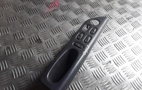 Renault Laguna I Electric window control switch 7700875649