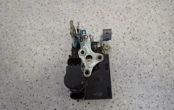 Chevrolet Aveo Rear door lock 