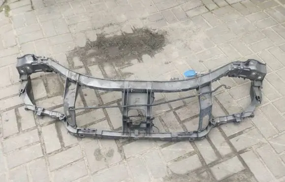 Ford Mondeo MK IV Radiator mount bracket