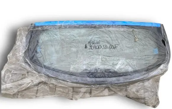 Nissan Qashqai Rear windscreen/windshield window 90300JD10E