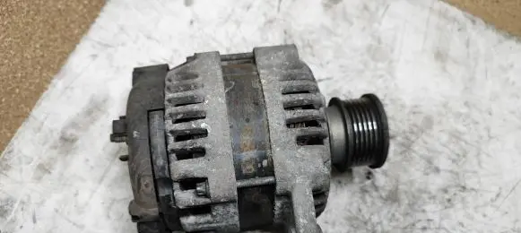 Opel Insignia A Generator/alternator 13579668 14V100A1