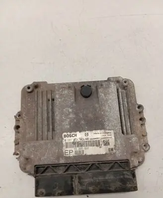 Opel Zafira B Engine control unit/module 55205622 0281014024 1039S18743