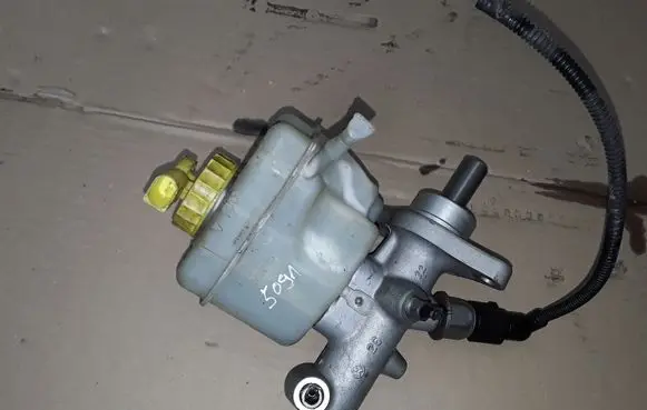 Volkswagen Touareg I Master brake cylinder 03350884921