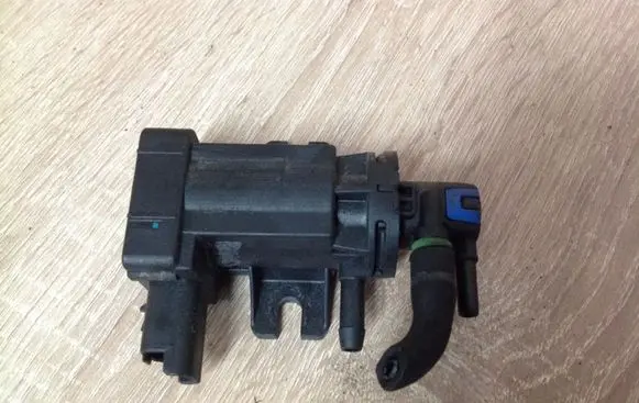 Citroen C4 I Picasso Turbo solenoid valve 18944273