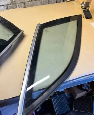 Ford Mondeo MK IV Rear windscreen/windshield window 43R001583 DOT682M4372AS2