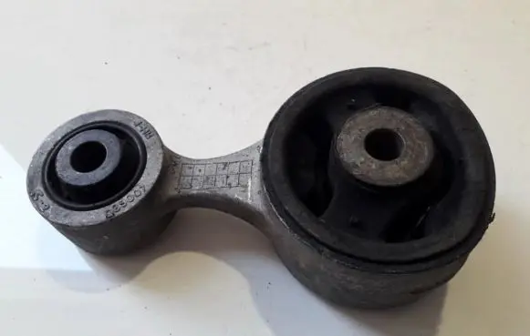 Honda CR-V Engine mount bracket 089007