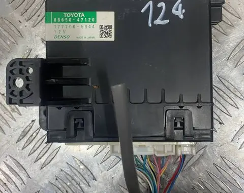 Toyota Prius+ (ZVW40) Air conditioning/heating control unit 8865047120