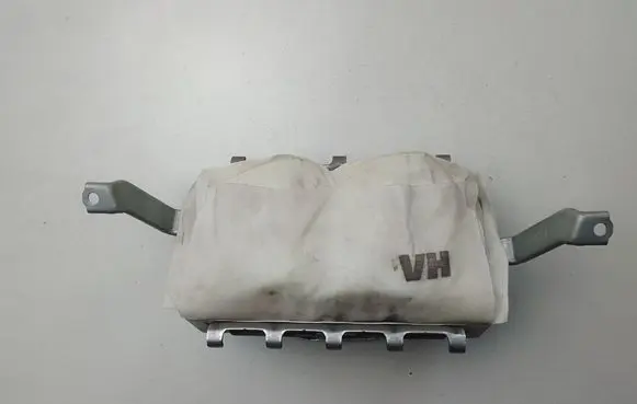 Toyota Avensis T270 Passenger airbag BAMPT11131