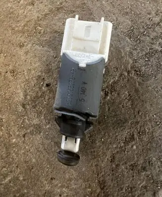 Renault Megane II Brake pedal sensor switch 8200168238B 8200168238