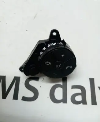 Steering wheel buttons/switches