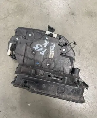 BMW X5 F15 Front door lock 7281935 5121 18283810