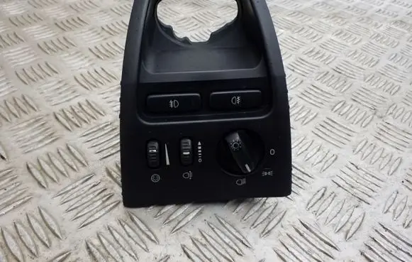 Volvo XC90 Light switch 8685452