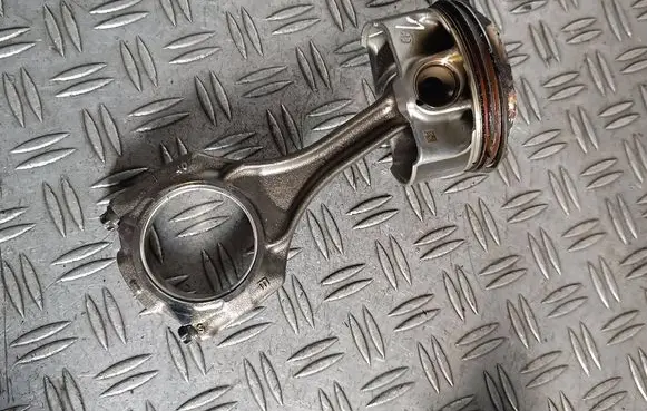 BMW M8 F91 F92 G14 G15 Piston with connecting rod 7852246
