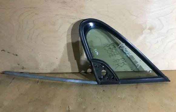 Peugeot 307 Front vent window/glass (coupe) 