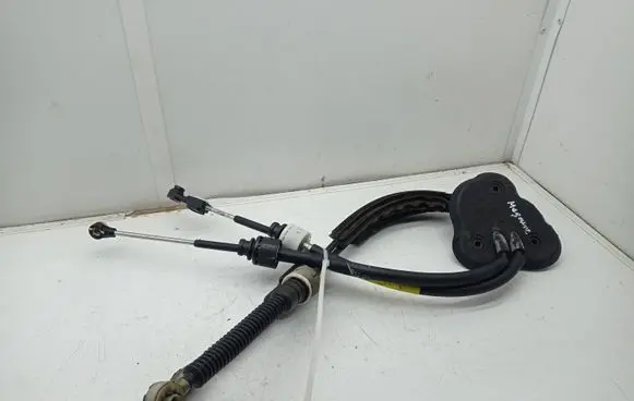 Renault Megane III Gear shift cable linkage 8200781046