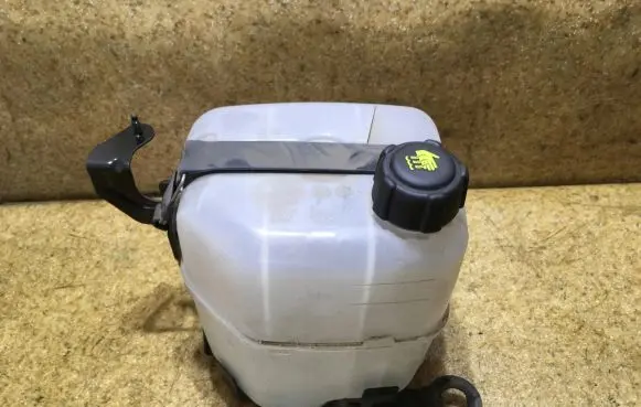 Renault Kangoo II Coolant expansion tank/reservoir