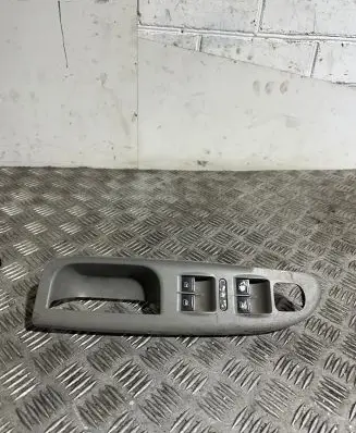 Volkswagen PASSAT B6 Electric window control switch 3C1867171