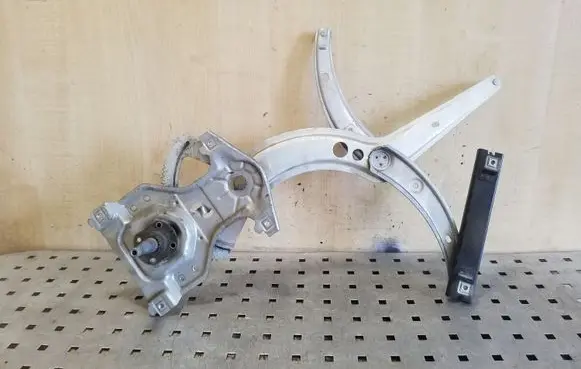 Volkswagen PASSAT B4 Front door manual window regulator 3A0837402B