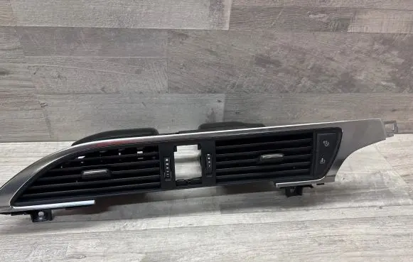 Volkswagen Transporter - Caravelle T5 Dash center air vent grill 4G1820951