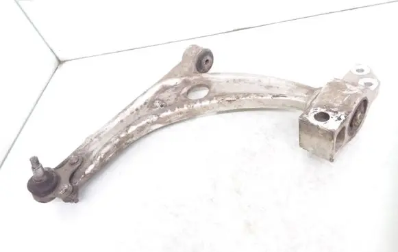 Volkswagen PASSAT B6 Front lower control arm/wishbone