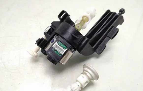 Mercedes-Benz A W176 Headlight level adjustment motor 7003114699