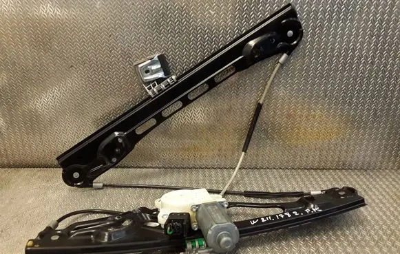 Mercedes-Benz E W211 Front door electric window regulator A2117200146 2117200146