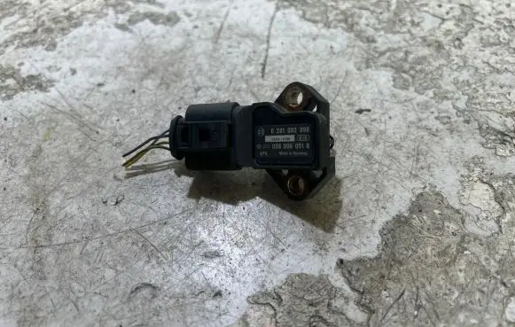 Volkswagen Golf V Air pressure sensor 038906051B 0281002399 03041AD