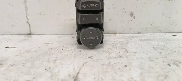 Hyundai i30 Wing mirror switch 93530G3030