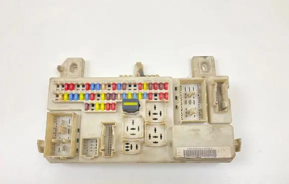 Ford Focus C-MAX Fuse module 4L78989040923 3M5T14014 4M5T14A073