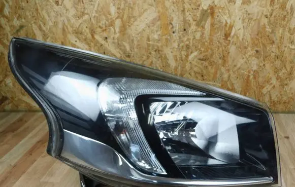 Renault Trafic III (X82) Headlight/headlamp 260100647R 93867948 1EE011565