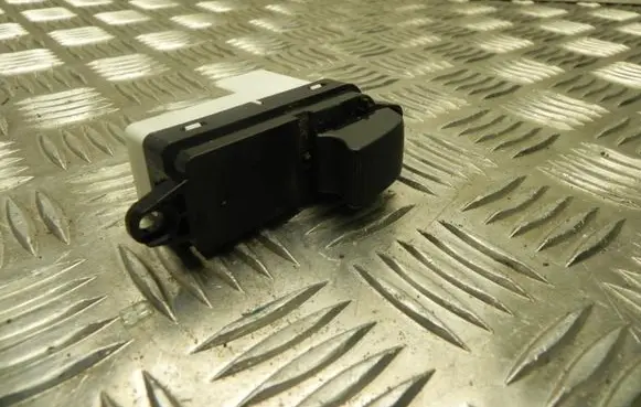 Mazda 6 Electric window control switch GP9F66380 I9480
