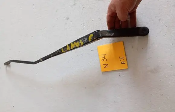 Daewoo Lanos Front wiper blade arm 23598996