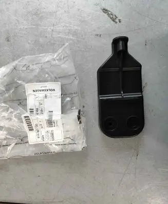 Front bumper mounting bracket