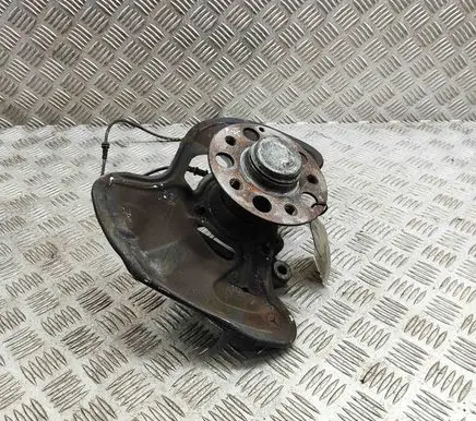Mercedes-Benz E A207 Front wheel hub A2043320101