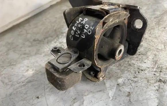 Toyota Corolla Verso E121 Engine mount bracket