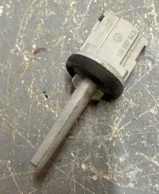 Volkswagen Golf IV Interior temperature sensor 1J0907543