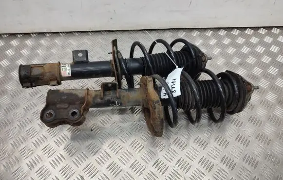 Hyundai i40 Front shock absorber/damper 546513Z140 546613Z140