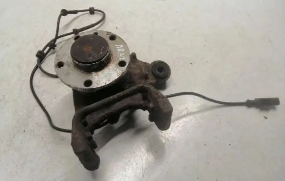 Rear wheel hub spindle/knuckle