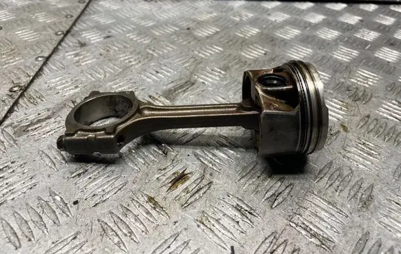 Volkswagen Touran I Piston with connecting rod 1DZN